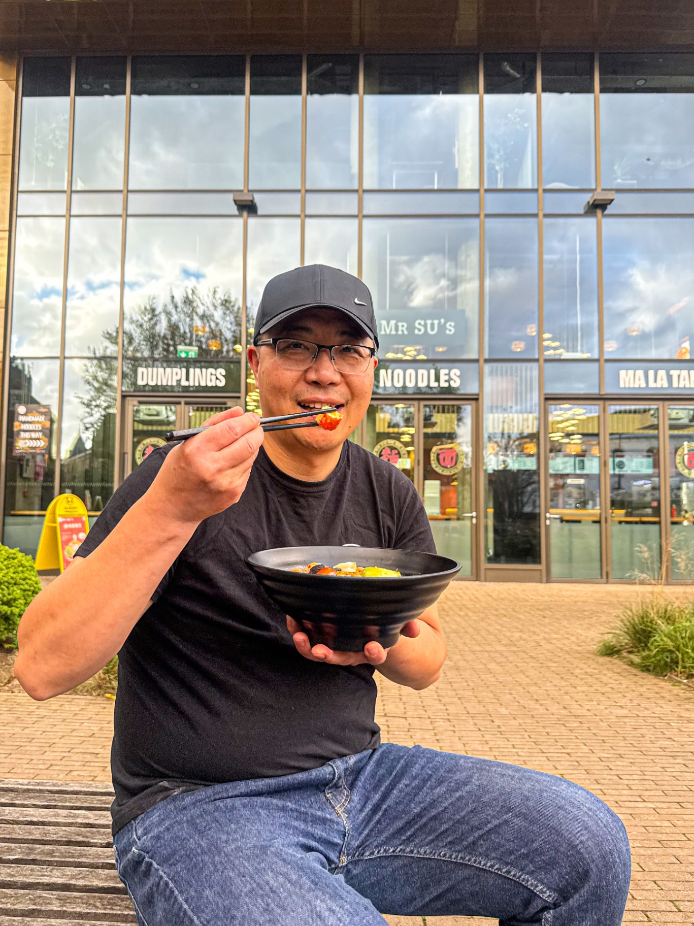 MR SU NOODLES — Building a brand people remember.